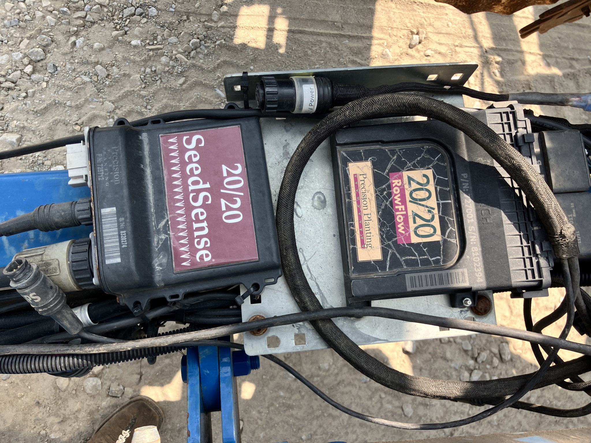 2000 Kinze 2210 Image 9