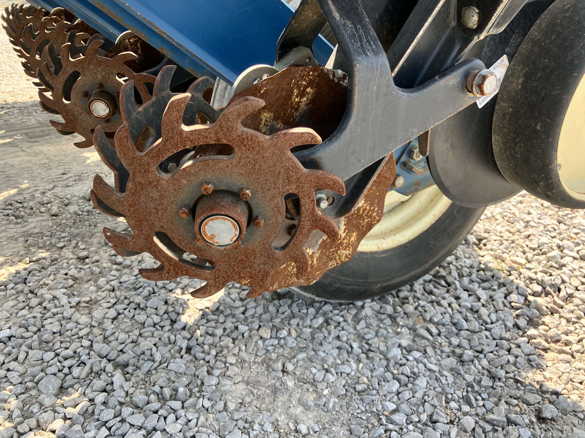 2000 Kinze 2210 Image 11