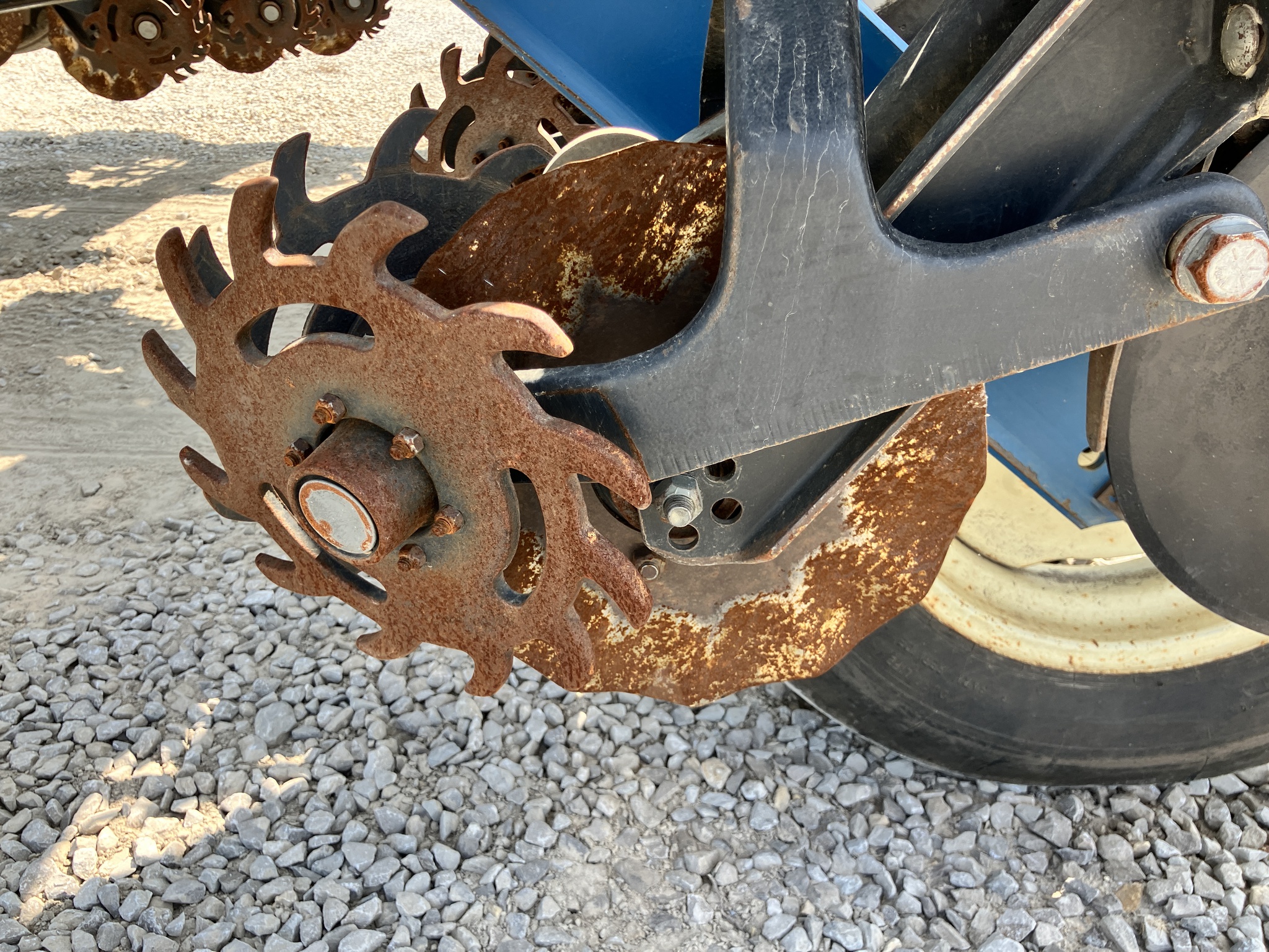 2000 Kinze 2210 Image 12