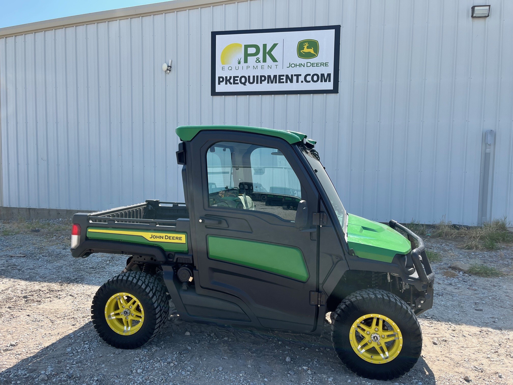 2024 John Deere XUV 835R Image 2