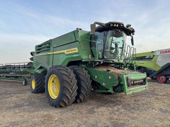 Used 2022 John Deere X9 1100 Combines at Horizon Ag & Turf in Edmonton West, AB - Photo3