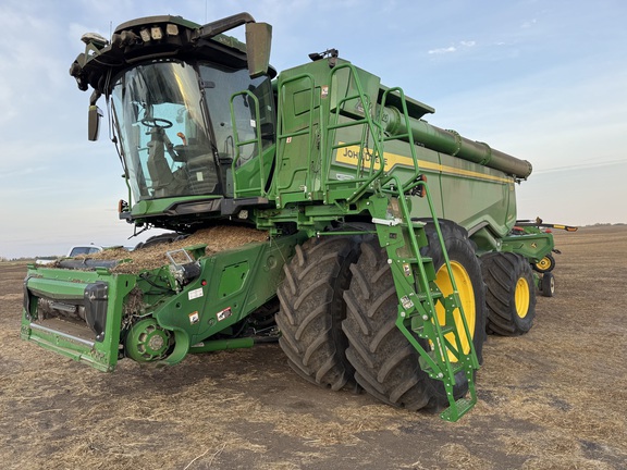 Used 2022 John Deere X9 1100 Combines at Horizon Ag & Turf in Edmonton West, AB - Photo1