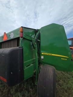 2021 John Deere 560M Image 3
