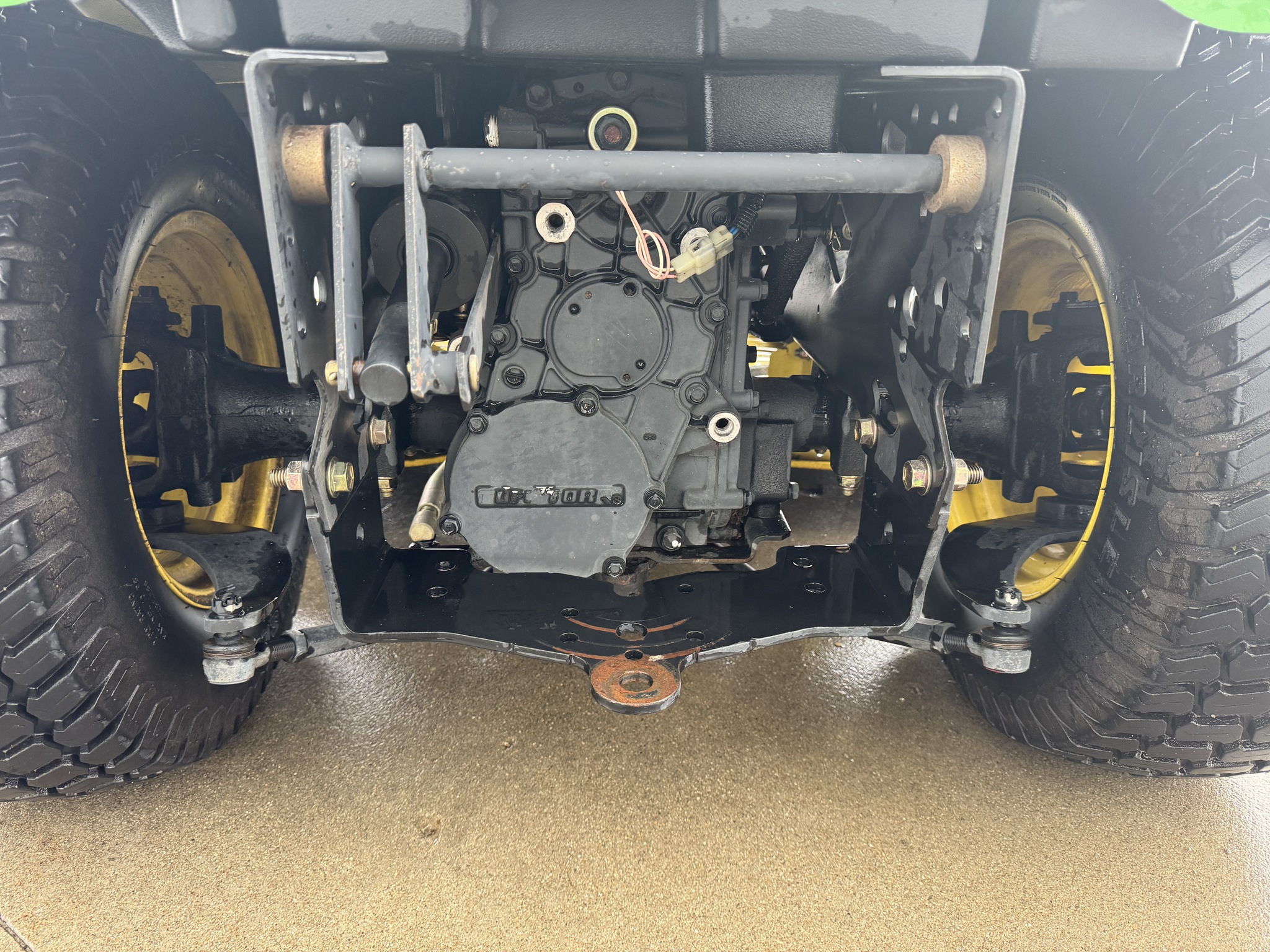 2004 John Deere X475 Image 17