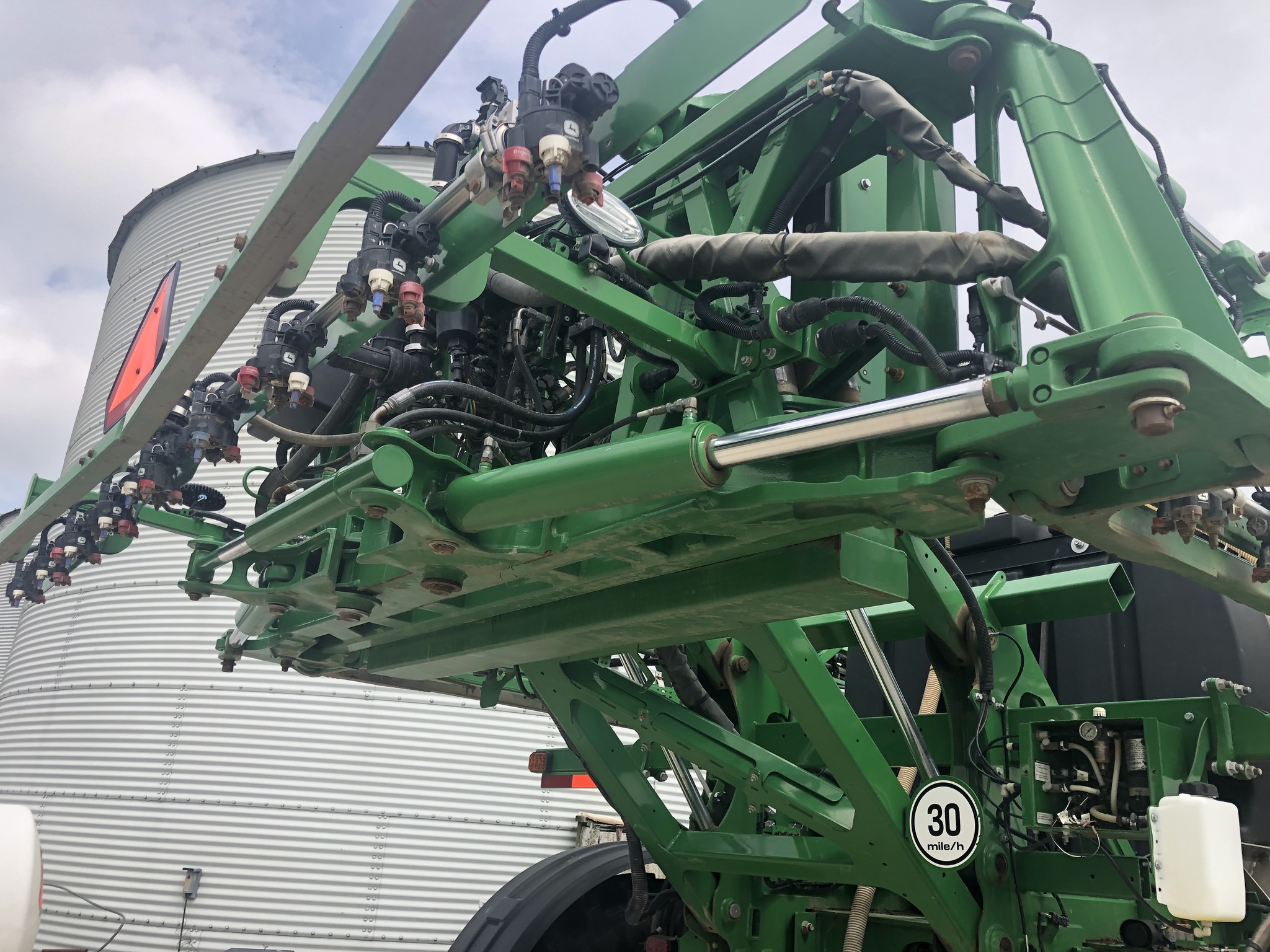 2018 John Deere R4030 Image 5