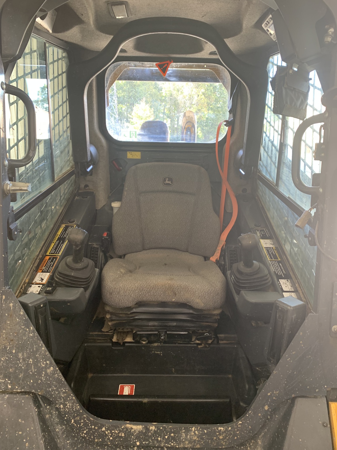 2022 John Deere 333G Image 9