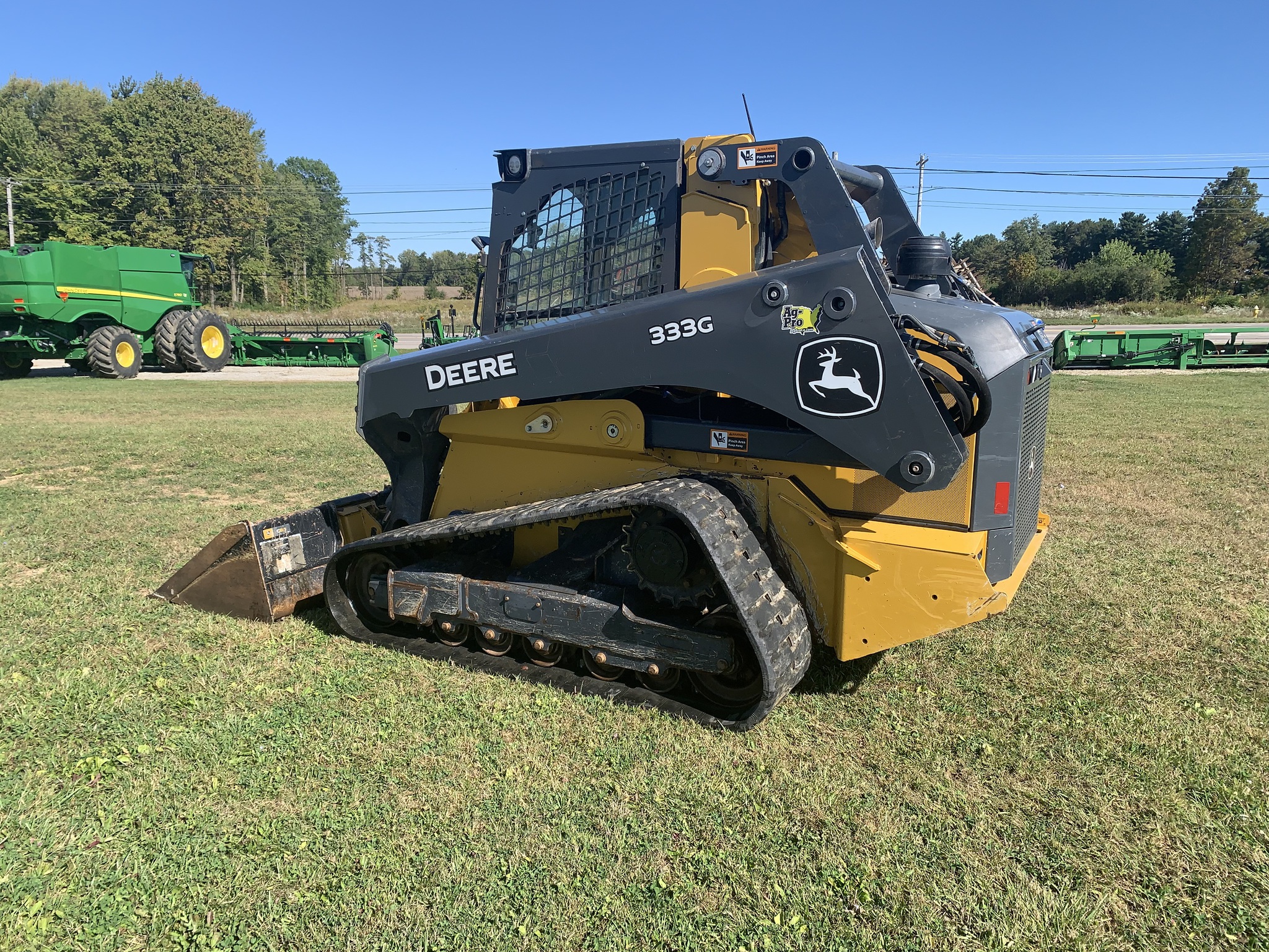 2022 John Deere 333G Image 3