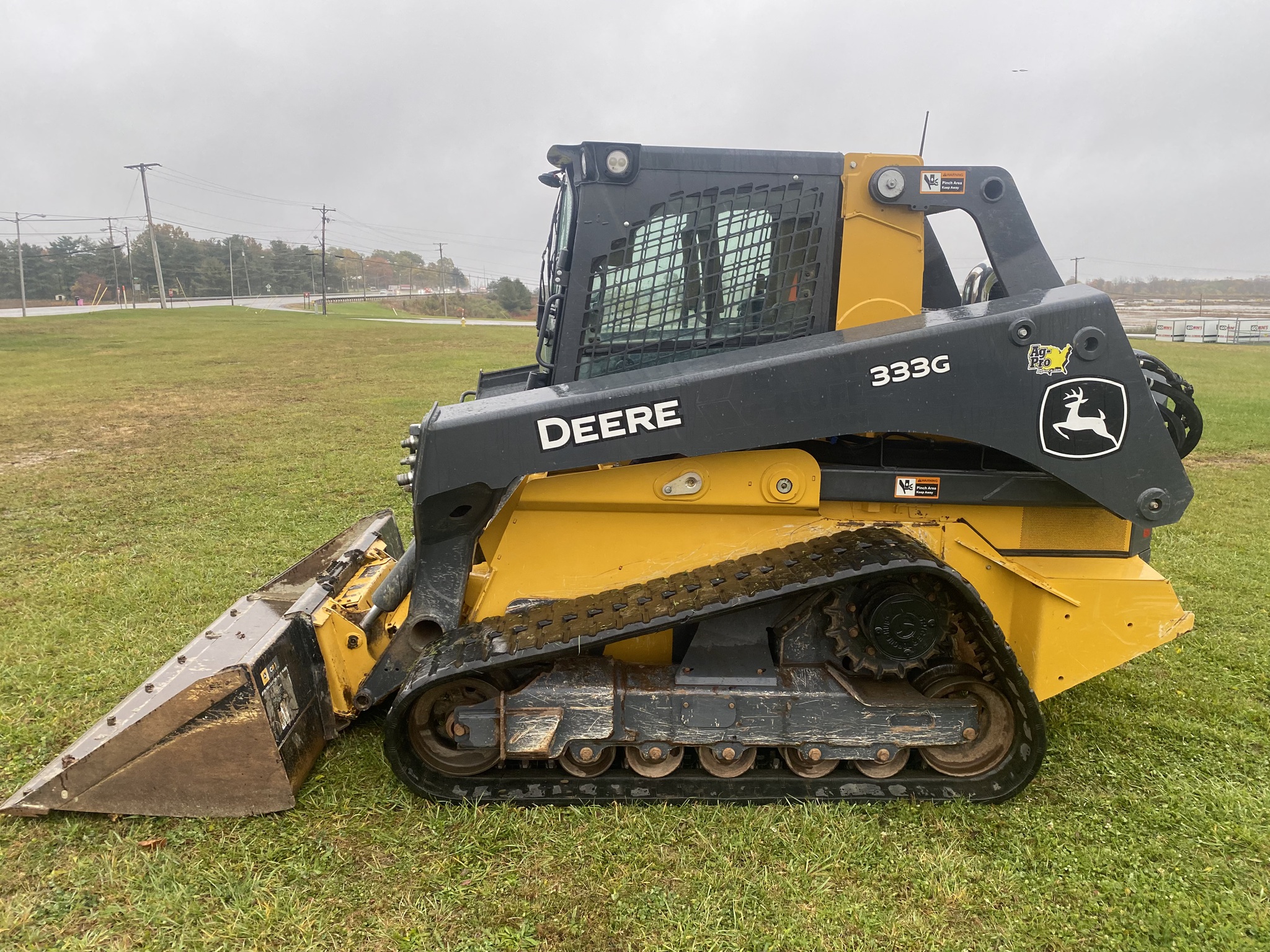 2022 John Deere 333G Image 2
