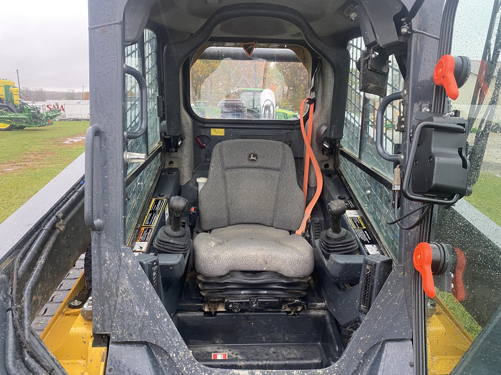 2022 John Deere 333G Image 10