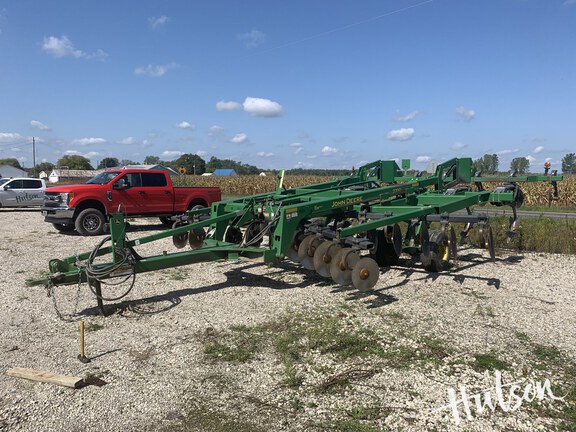 Photo of 2010 John Deere 2700