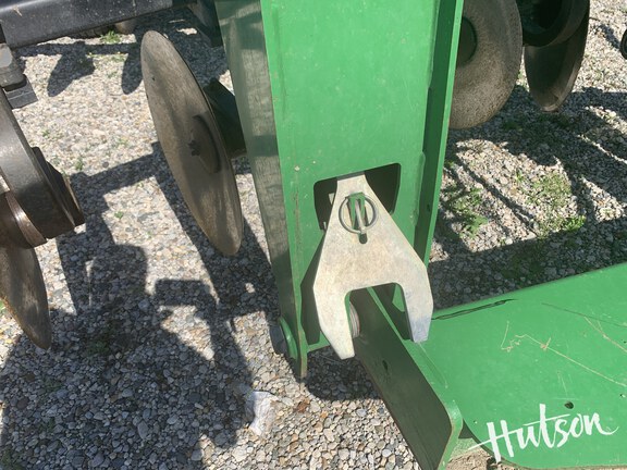 Photo of 2010 John Deere 2700