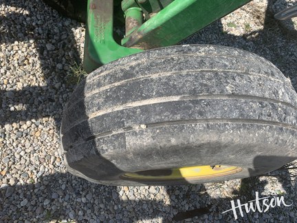Photo of 2010 John Deere 2700