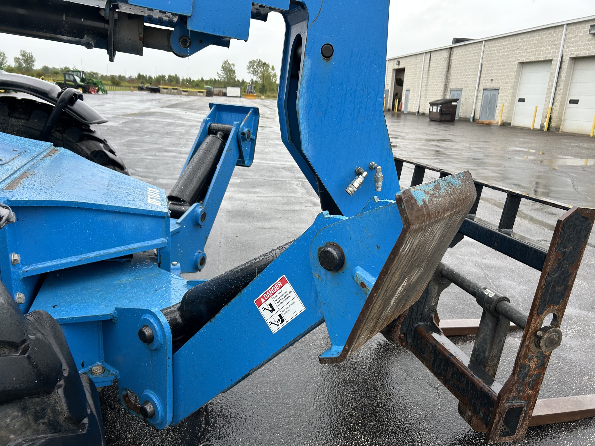 2017 Genie GTH1056 Image 7