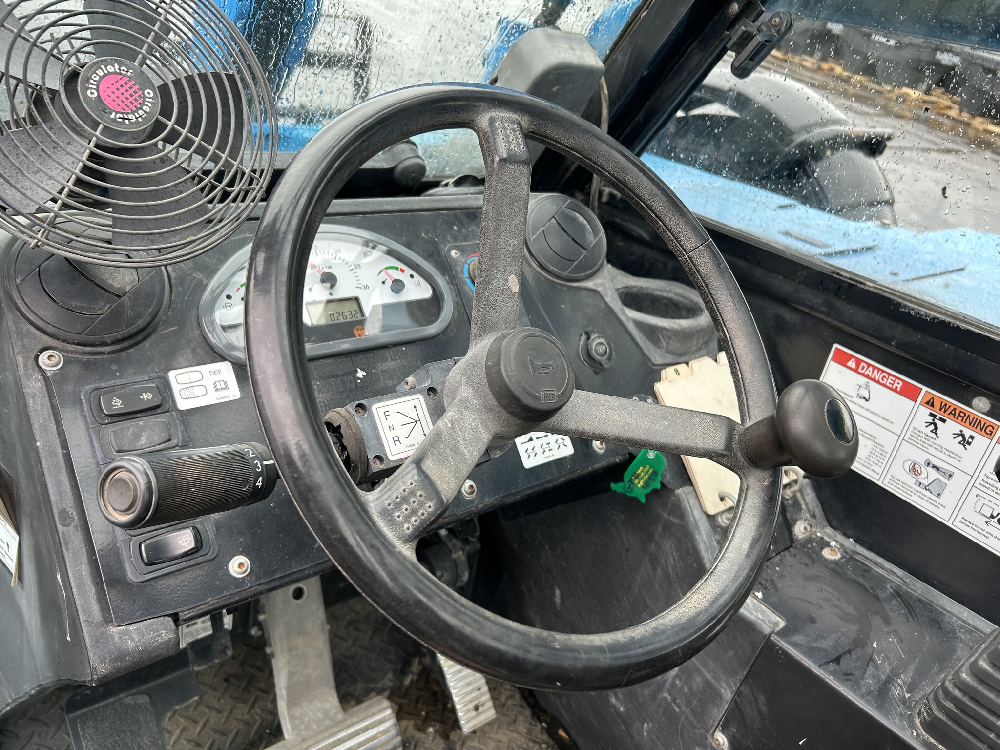 2017 Genie GTH1056 Image 10