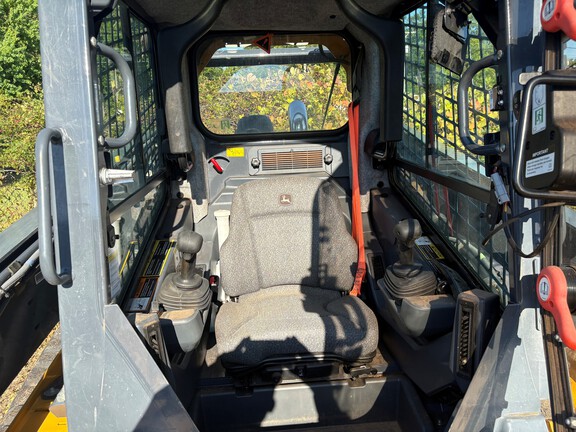 2023 John Deere 333G Photo 8