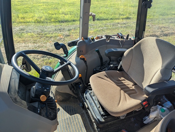 Photo of 2023 John Deere 5060E