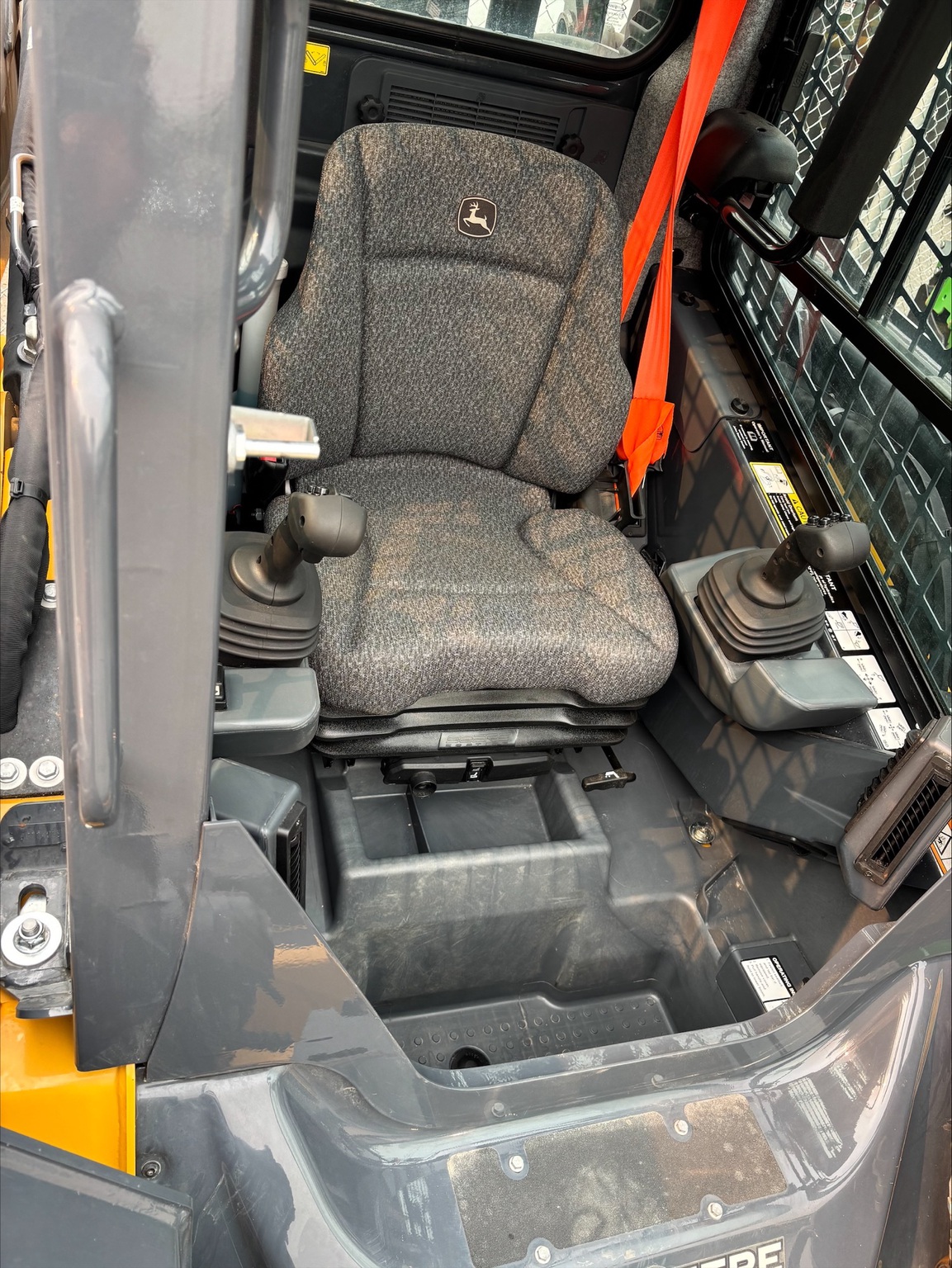 2024 John Deere 320G Image 8
