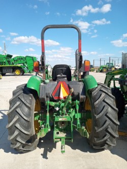 2018 John Deere 5065E Image 4