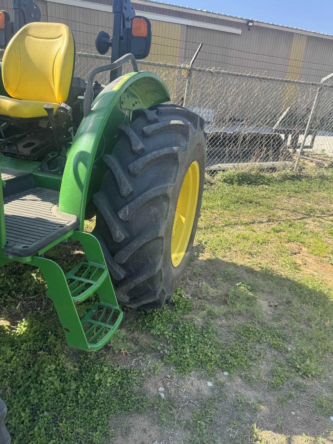 2018 John Deere 5065E Image 8