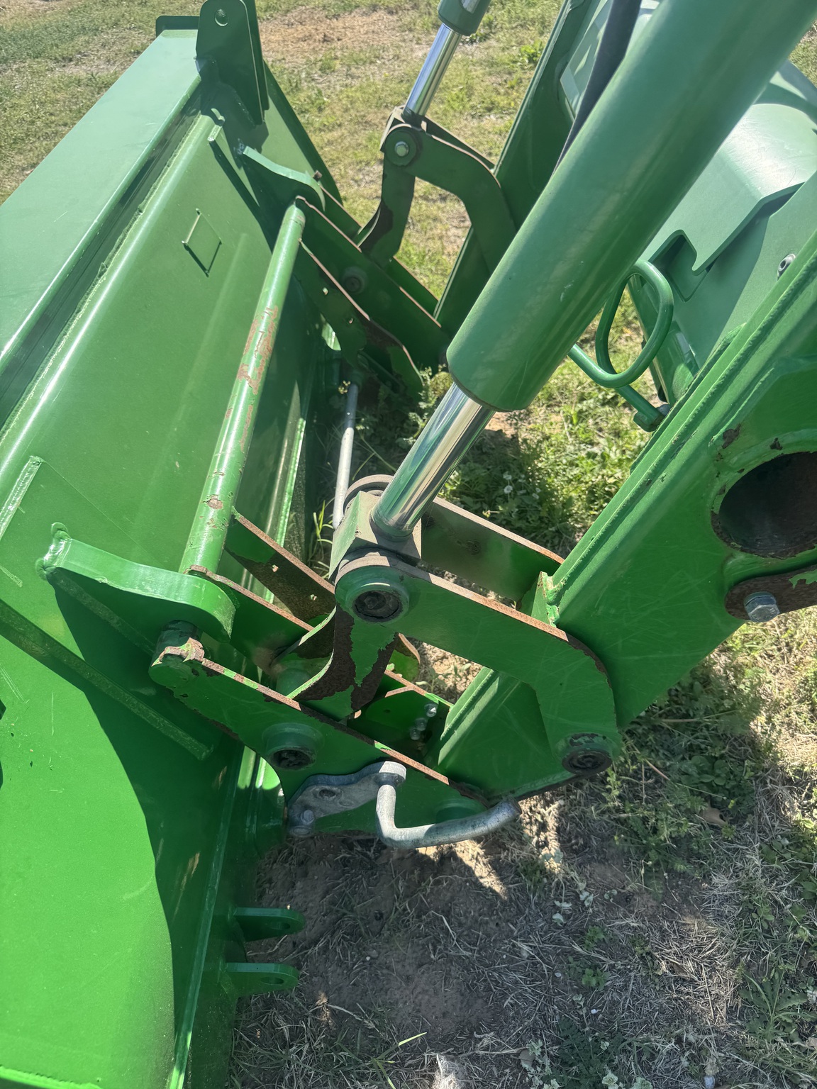 2018 John Deere 5065E Image 10