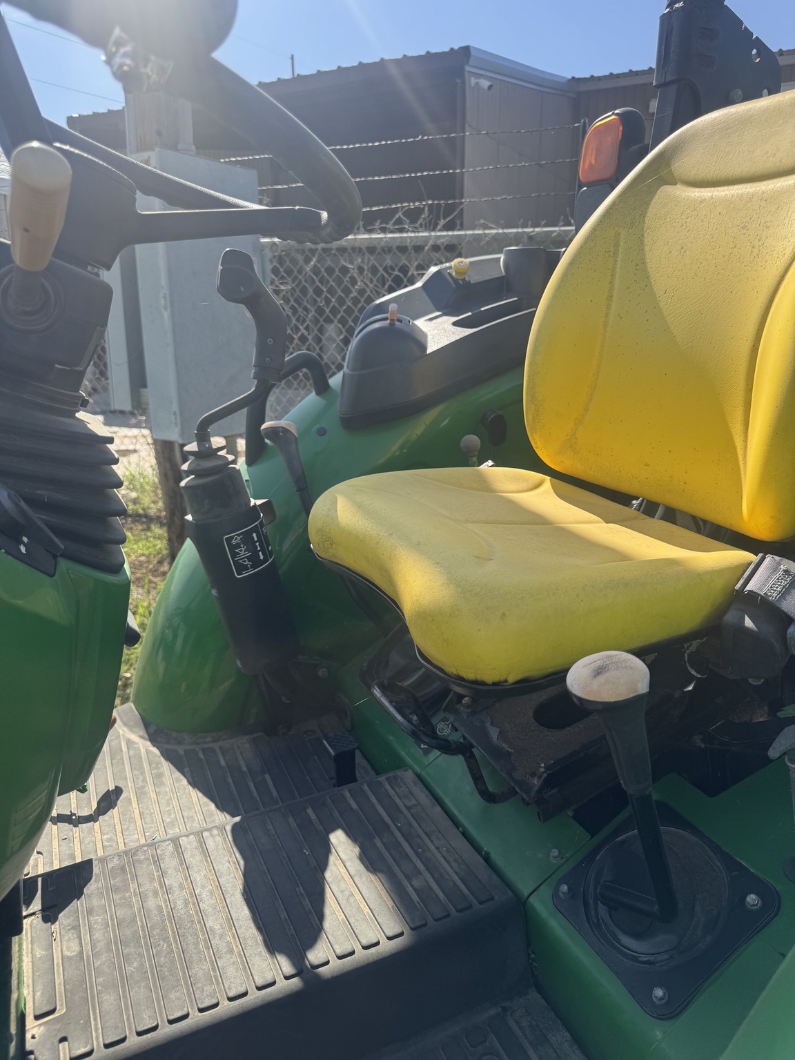 2018 John Deere 5065E Image 13