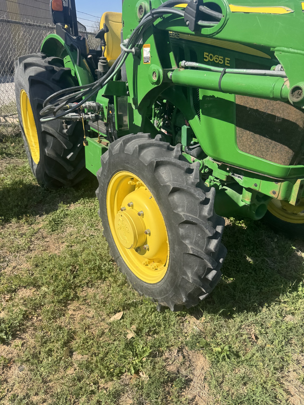 2018 John Deere 5065E Image 14