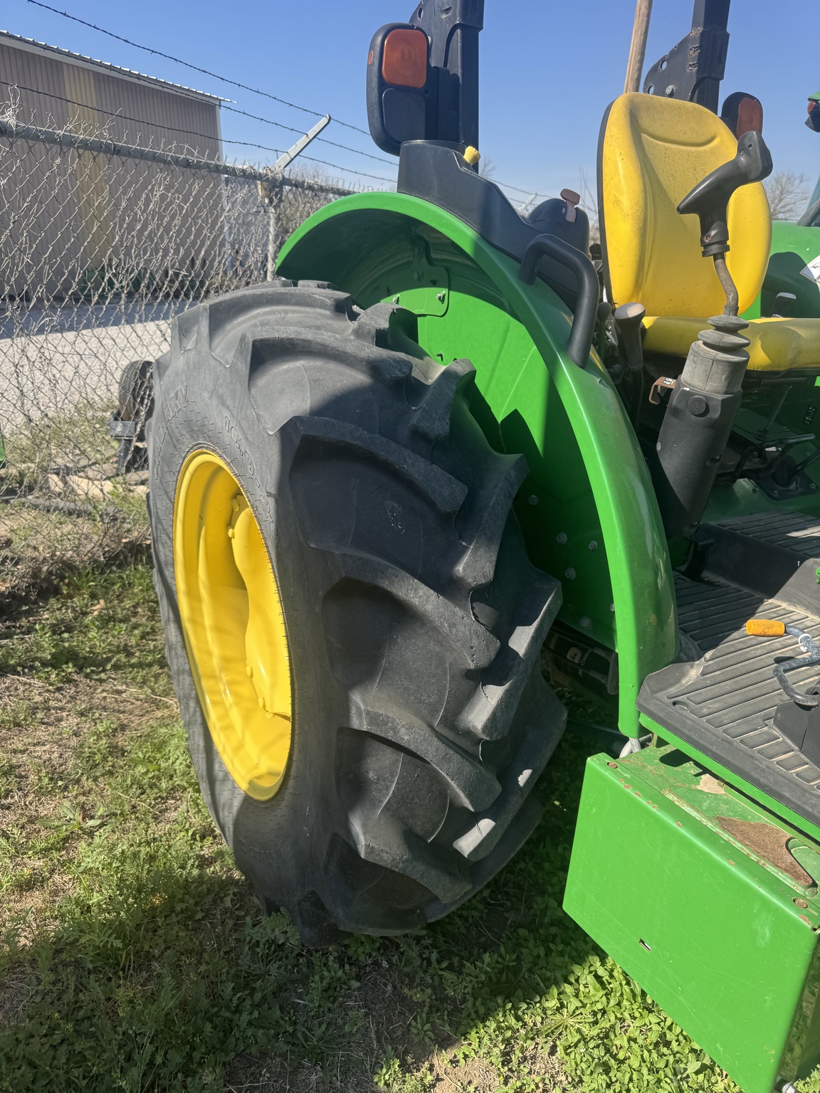 2018 John Deere 5065E Image 15