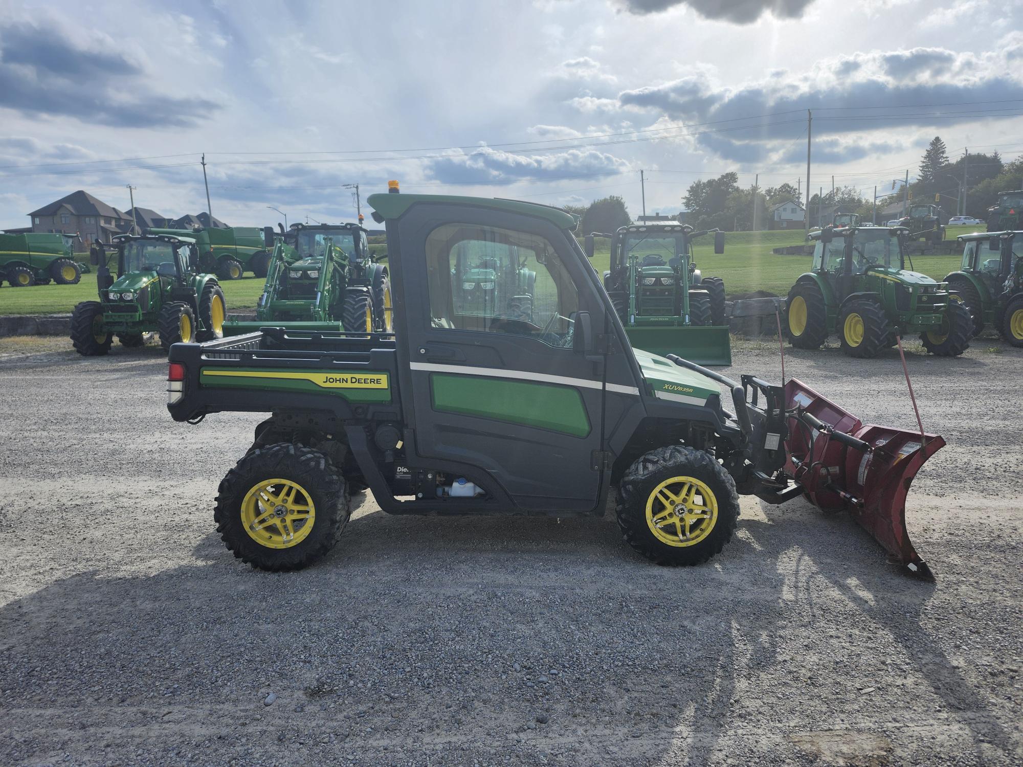 2021 John Deere XUV 835R Image 2