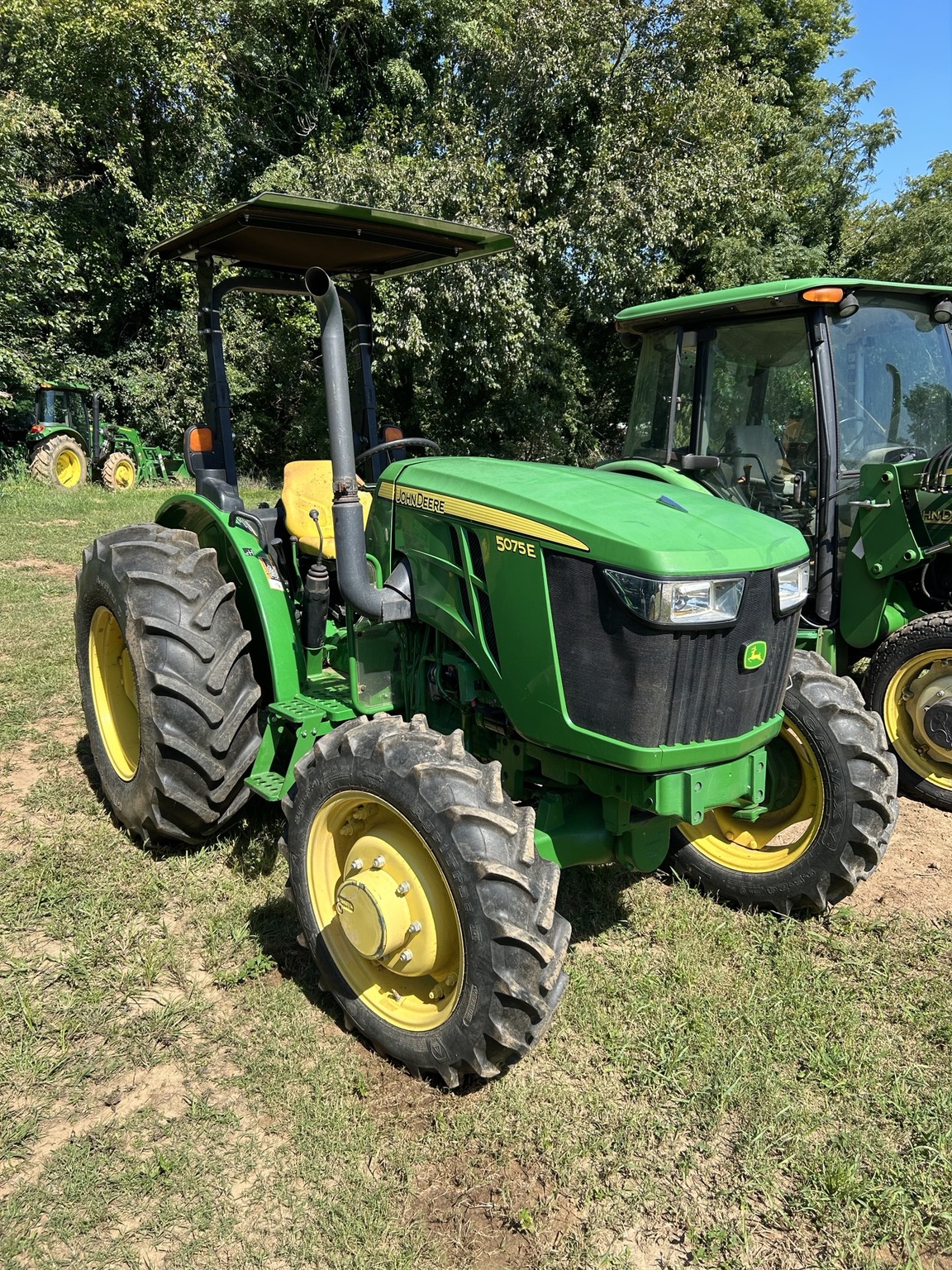 2017 John Deere 5075E Image 4