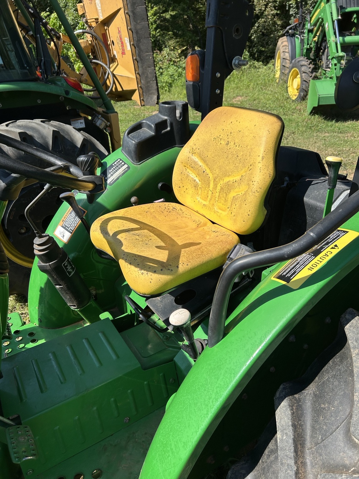 2017 John Deere 5075E Image 6