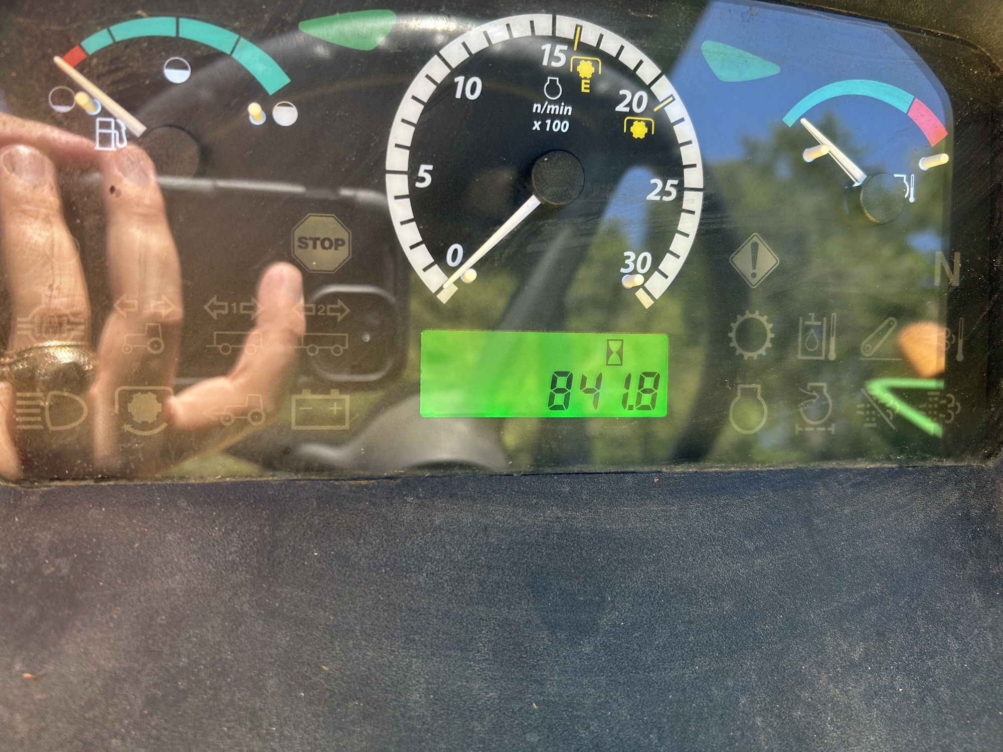 2017 John Deere 5075E Image 5