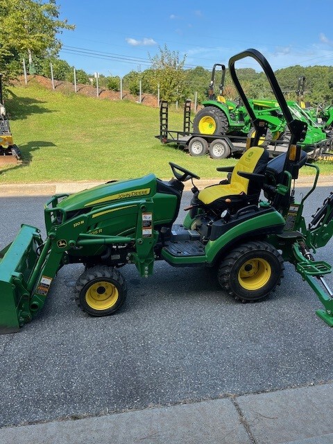 2023 John Deere 1025R Image 8