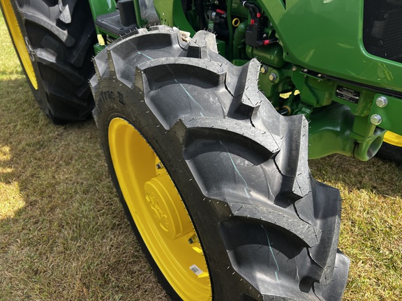 2024 John Deere 5067E - Photo12