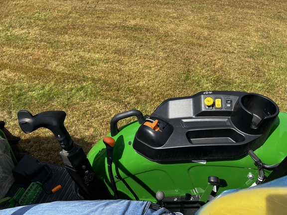 2024 John Deere 5067E - Photo28