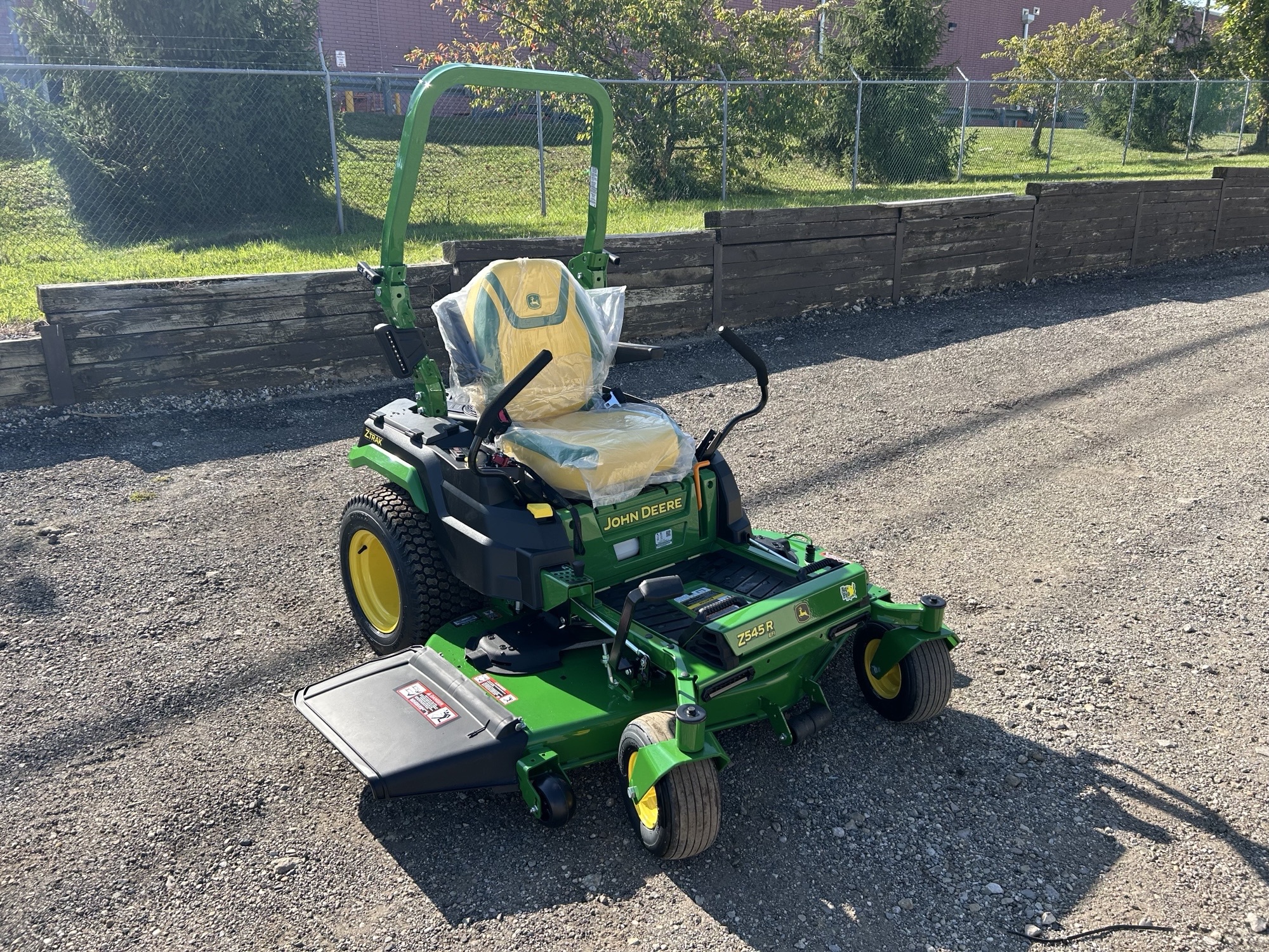 2025 John Deere Z545R Image 3