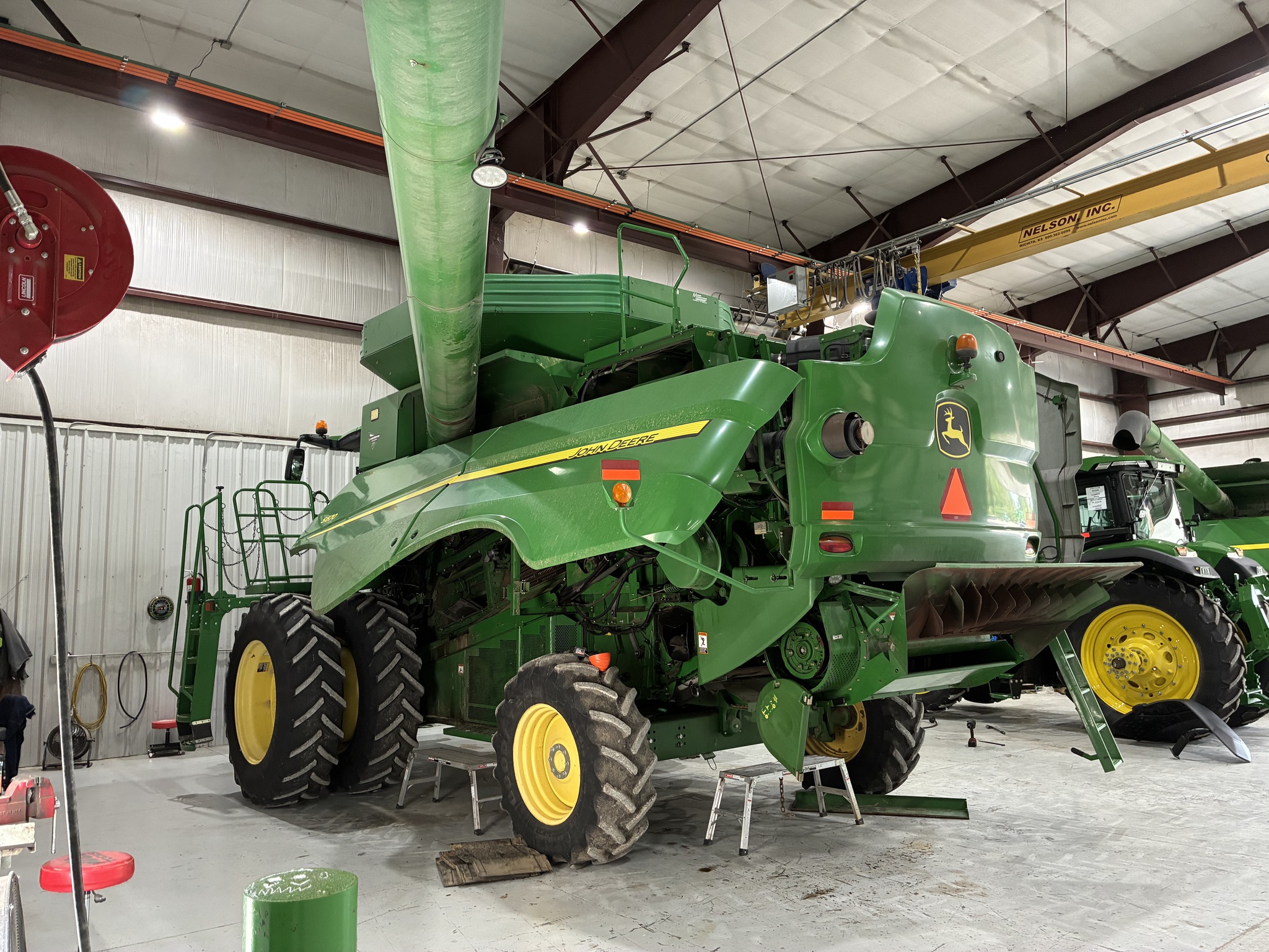 2011 John Deere S670 Image 2