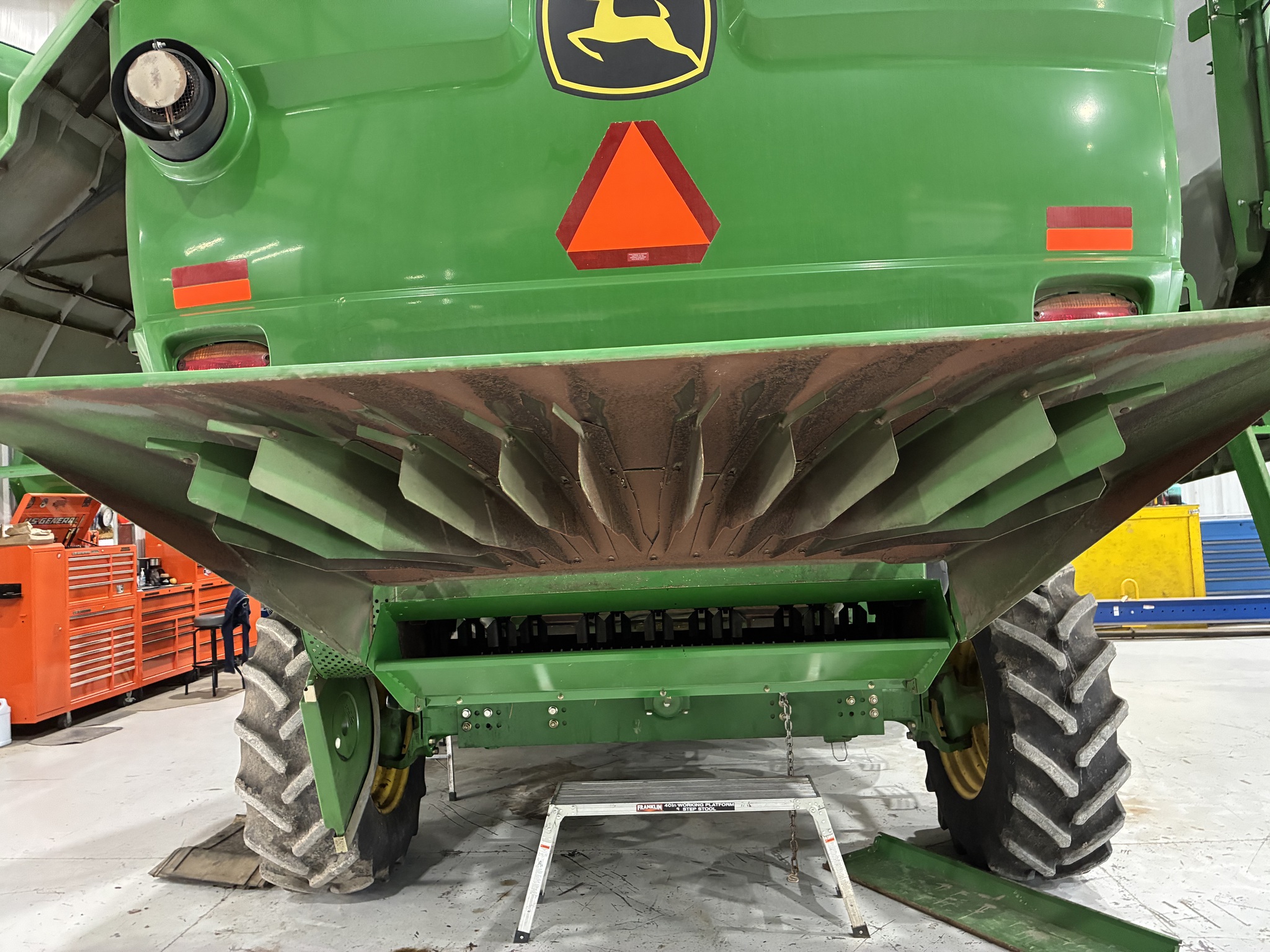 2011 John Deere S670 Image 5