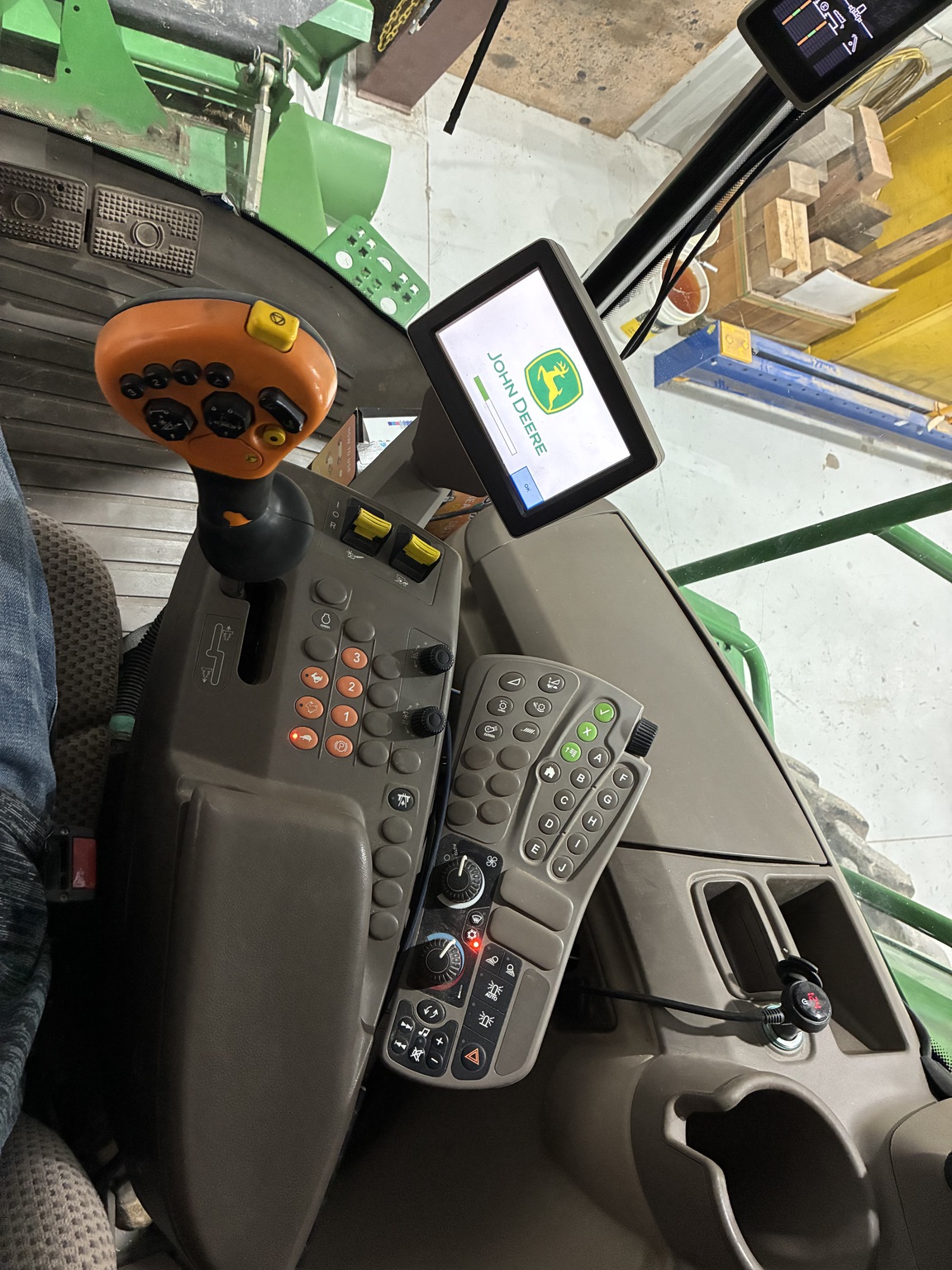 2011 John Deere S670 Image 7