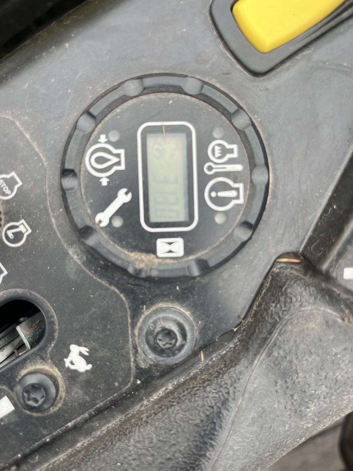 2024 John Deere Z930M Image 1