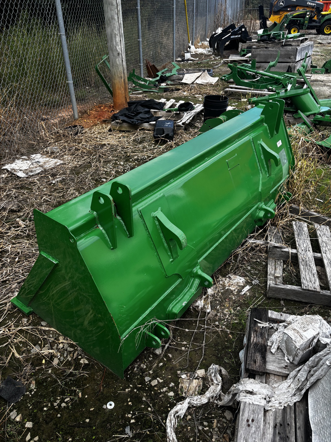 2024 John Deere BUCKET Image 3