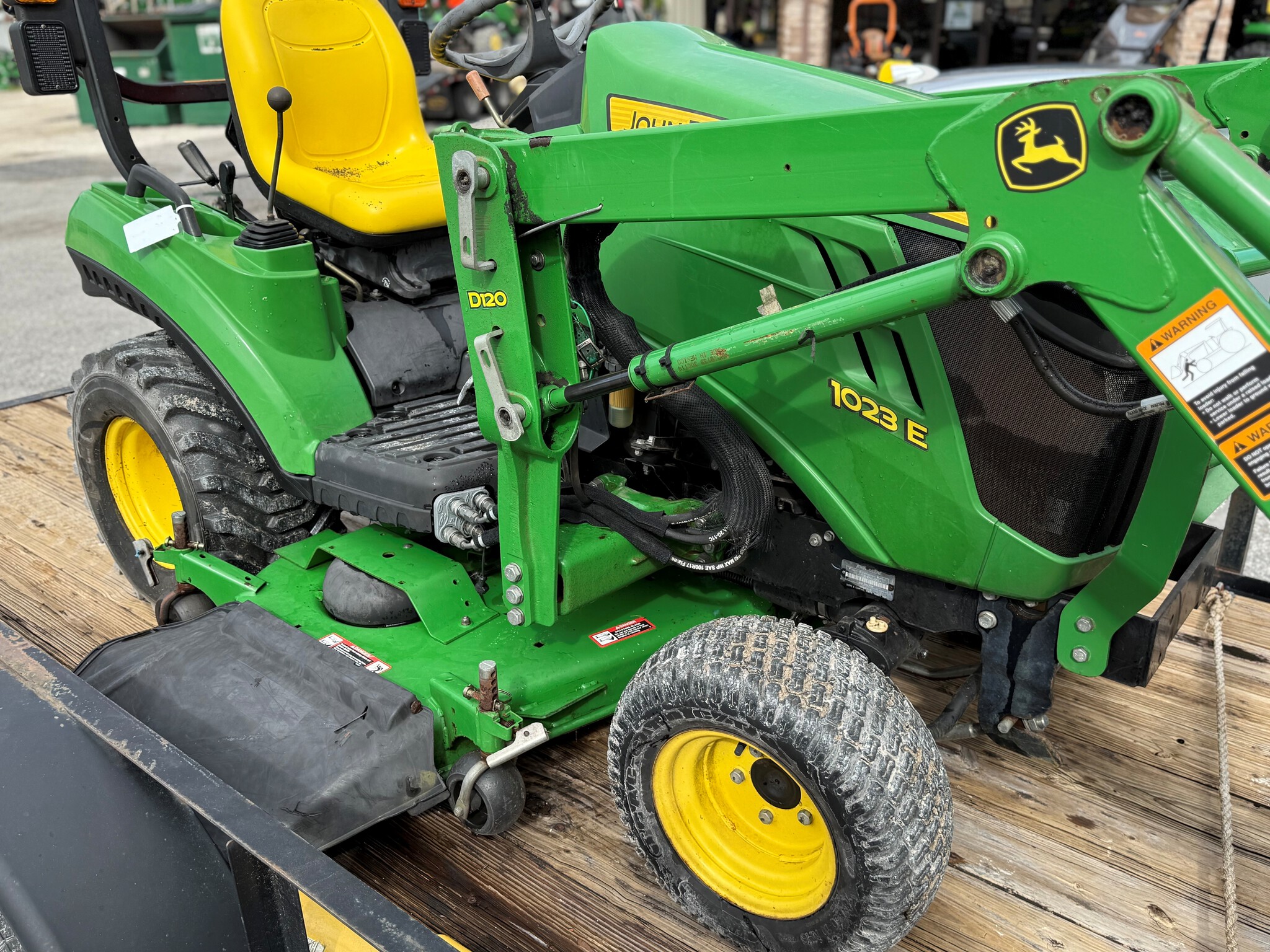 2014 John Deere 1023E Image 16