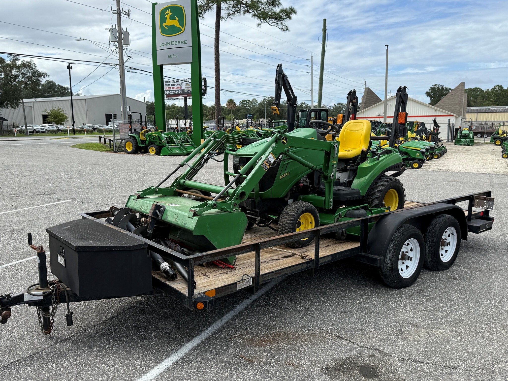 2014 John Deere 1023E Image 1