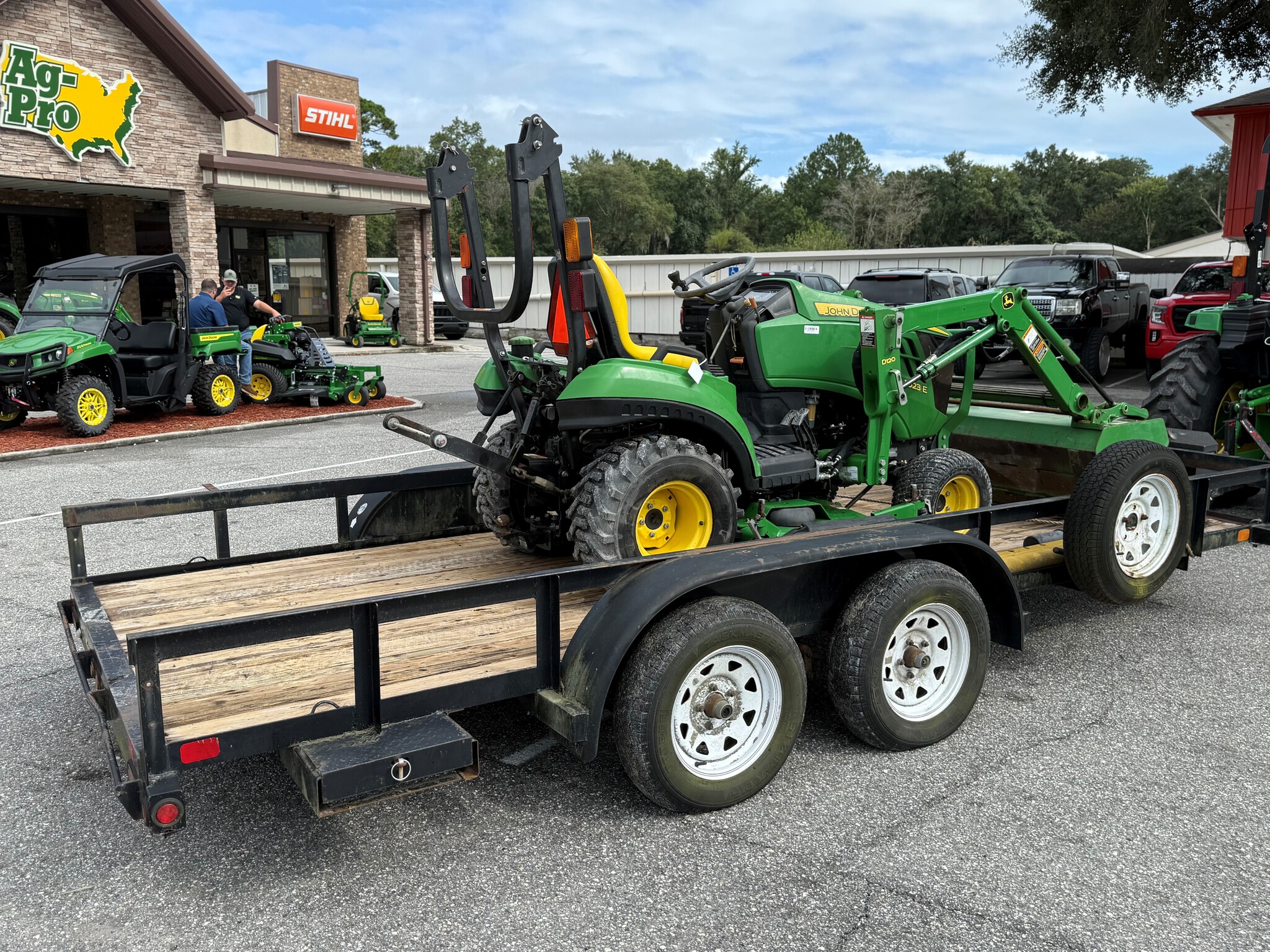 2014 John Deere 1023E Image 5