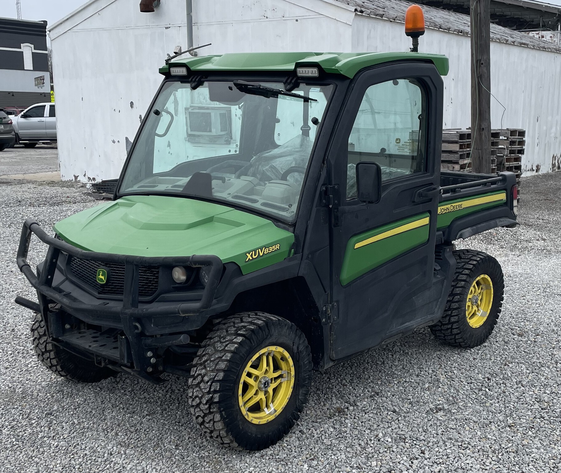 2018 John Deere XUV 835R Image 1