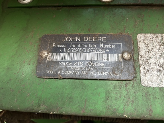 Photo of 2017 John Deere S690