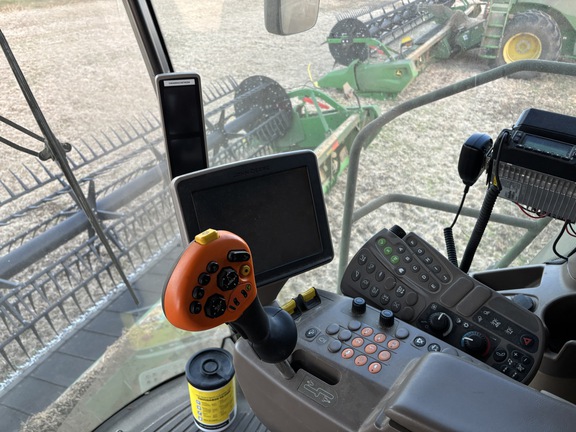 Photo of 2017 John Deere S690