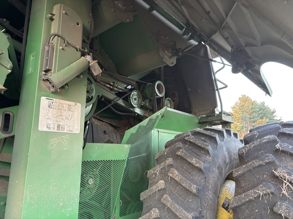 Photo of 2017 John Deere S690