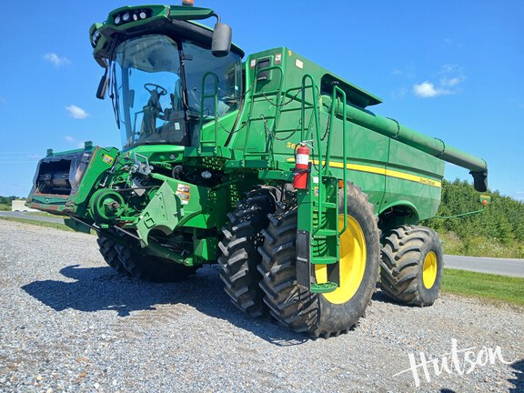 Photo of 2017 John Deere S690