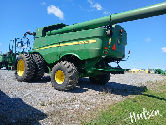 Photo of 2017 John Deere S690