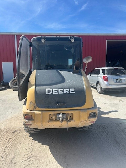 2019 John Deere 204L Image 4